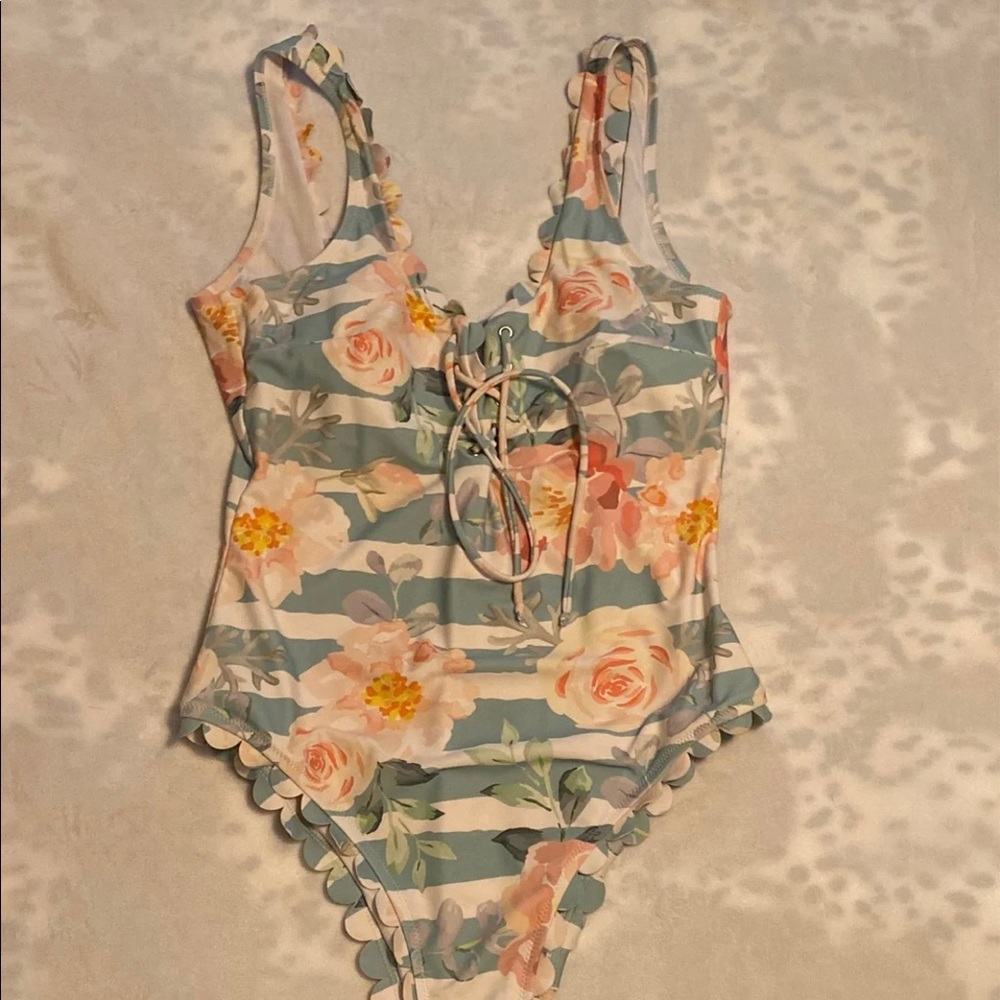 EUC Cupshe one piece swimsuit